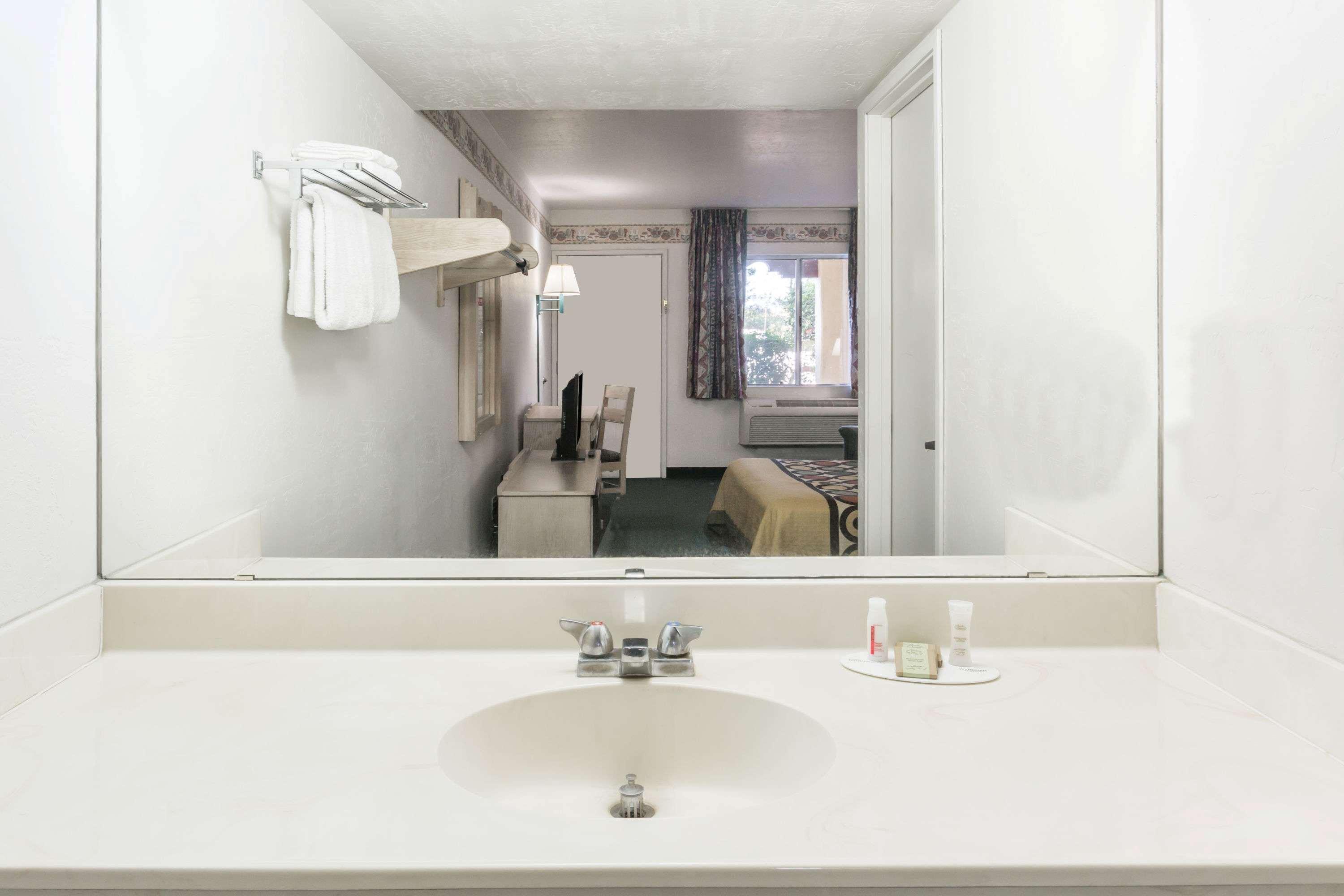 Hotel Super 8 By Wyndham Cottonwood Exteriér fotografie